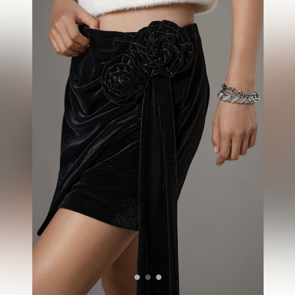 Anthropologie NWT Sz XS velvet fully lined mini skirt w/rosette flowers & sash